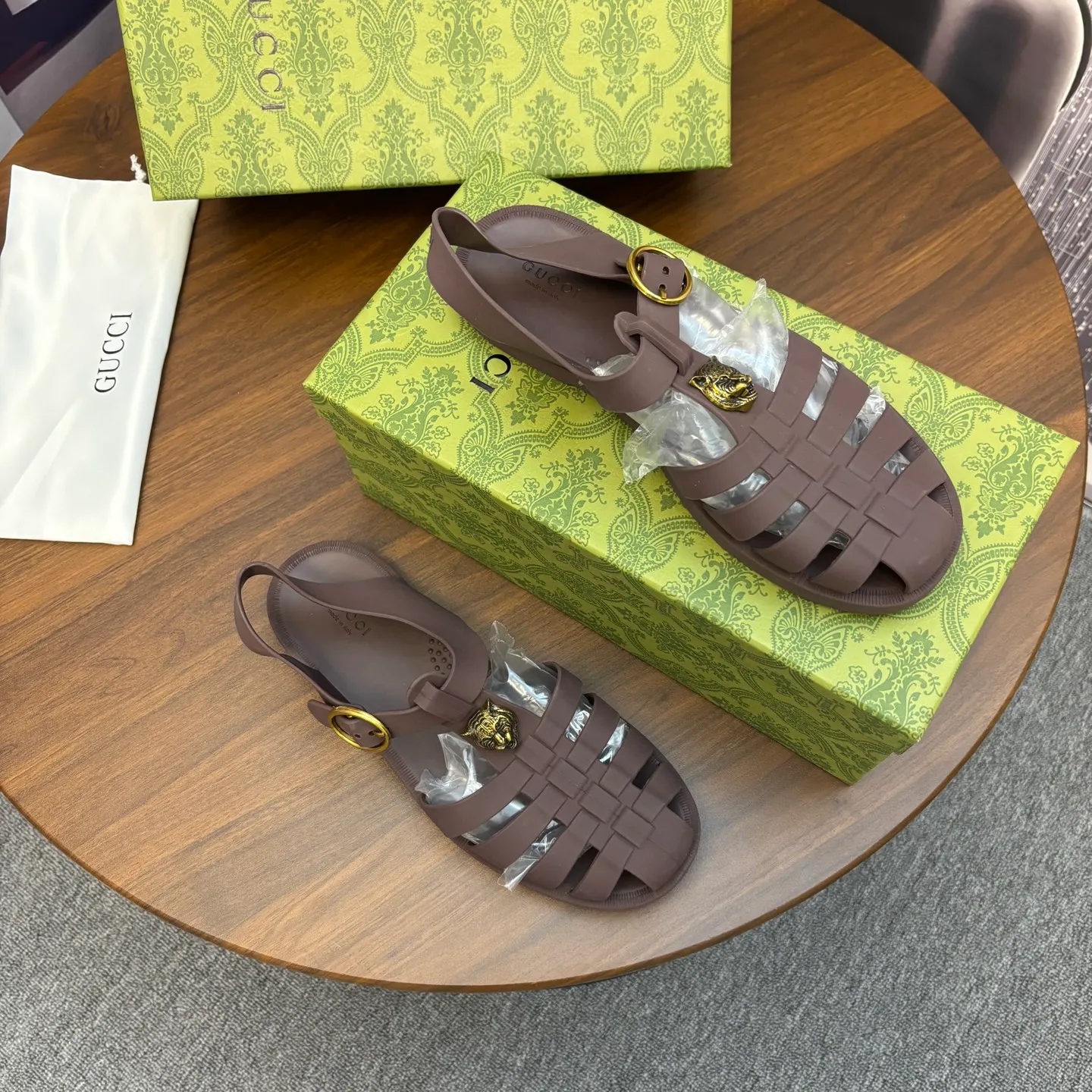 Men's shoes 260💰 [Gucci] Counter quality, top-quality original goods, real photos! Original TPU material, fine workmanship, comfortable; genuine 1:1 replica Size: 36 ~ 46
